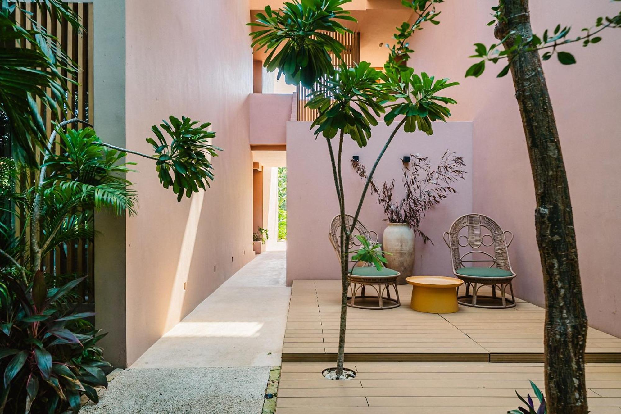 Divine 2br W Pool Gym Yoga Classes Restaurant *