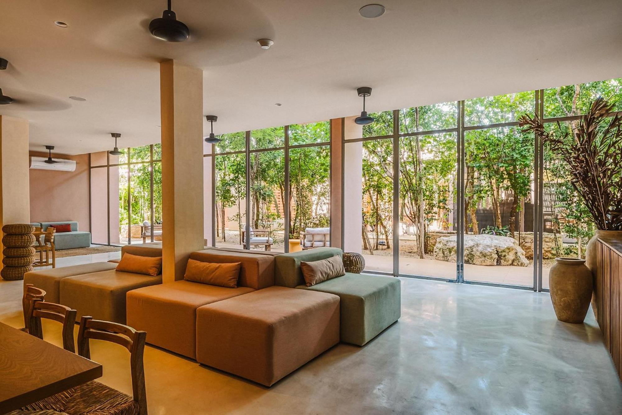 Divine 2br W Pool Gym Yoga Classes Restaurant *